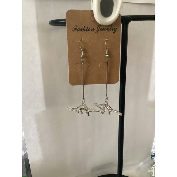 4084 NIP Silvertone Fashion Jewelry Prehistoric Dino-Mite Brontosaurus Earring - Picture 2 of 2